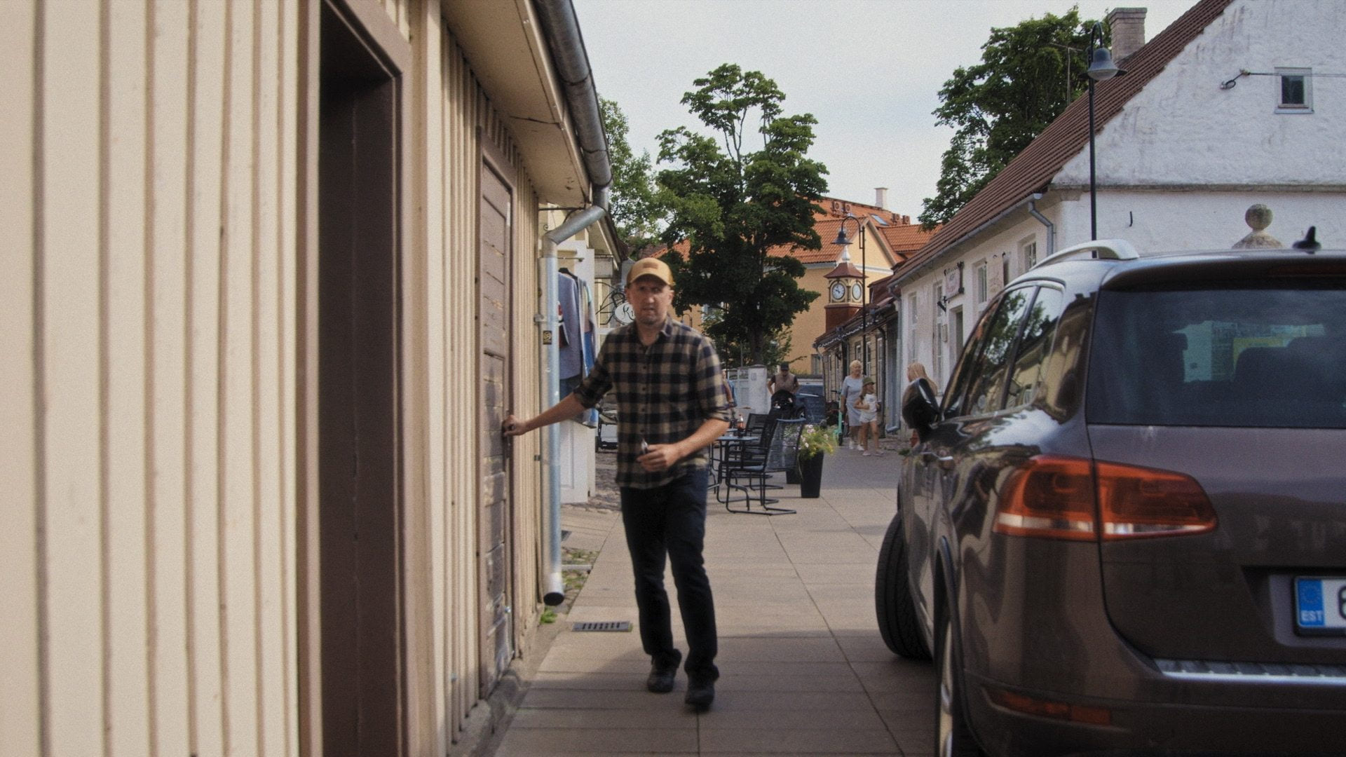Tanel and chickens. Season 3. — still 15